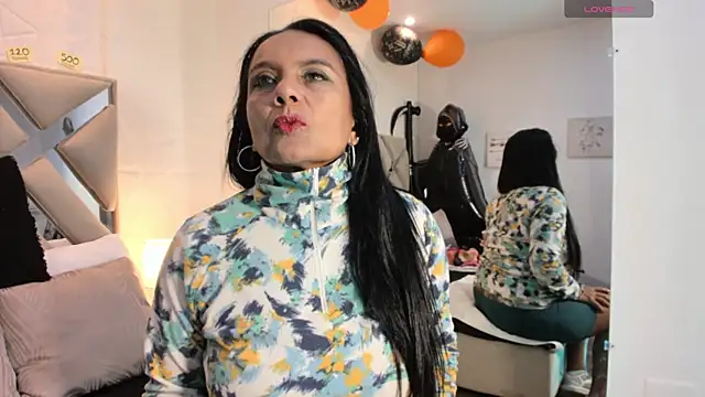 raquell moore online show from 10/23/25, 12:04