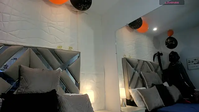 raquell moore online show from 10/25/25, 01:07