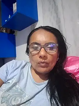 raquell moore online show from 10/26/25, 02:50