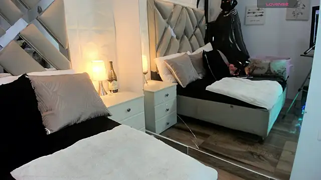 raquell moore online show from 10/27/25, 11:47