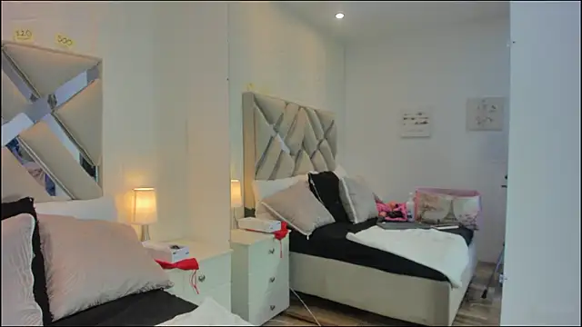 raquell moore online show from 12/03/25, 11:41