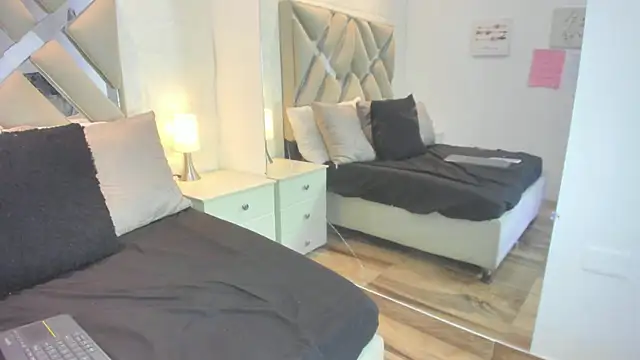 raquell moore online show from 01/10/26, 03:25