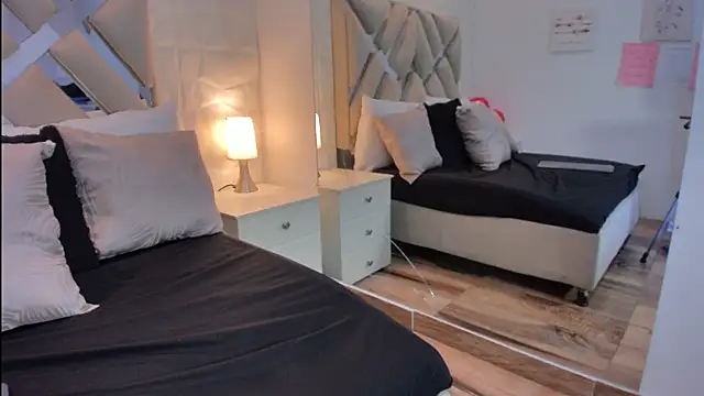 raquell moore online show from 03/21/26, 02:53