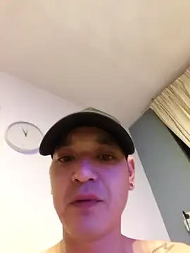 Snapshot of Thomaszz3 chatting on 12/23/25, 12:08 Thomaszz3 online show from 12/23/25, 12:08