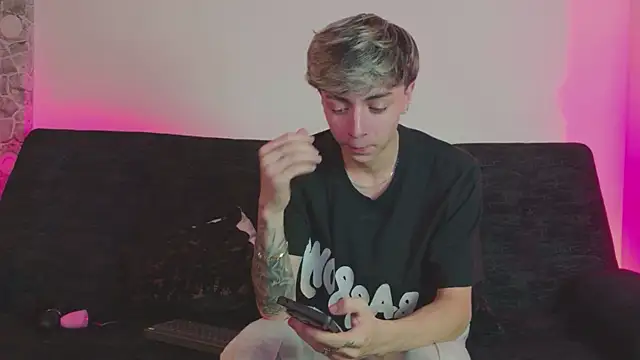 Snapshot of ethan_and_ava chatting on 05/16/26, 02:41 ethan and ava online show from 05/16/26, 02:41