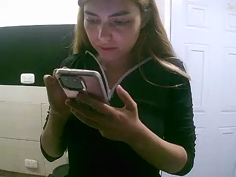 VittoriaTaylor online show from 11/10/25, 01:59