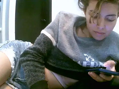 VittoriaTaylor online show from 12/16/25, 10:26