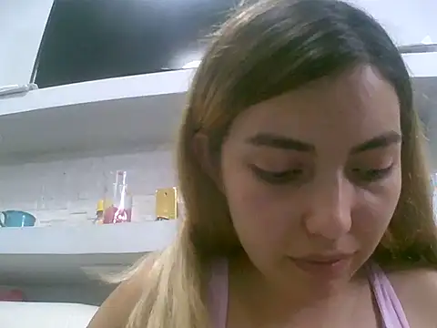 VittoriaTaylor online show from 03/25/26, 04:07