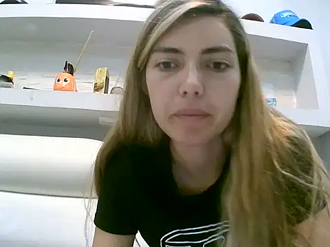 VittoriaTaylor online show from 05/02/26, 01:43