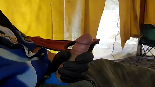 Snapshot of bwcbeat83 chatting on 10/11/25, 09:35 bwcbeat83 online show from 10/11/25, 09:35