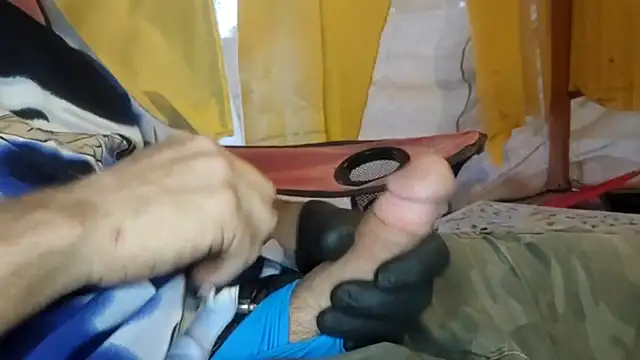 Snapshot of bwcbeat83 chatting on 10/17/25, 12:47 bwcbeat83 online show from 10/17/25, 12:47