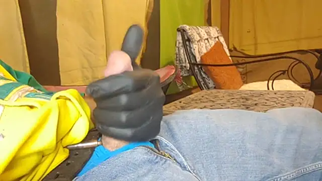 Snapshot of bwcbeat83 chatting on 01/16/26, 02:26 bwcbeat83 online show from 01/16/26, 02:26