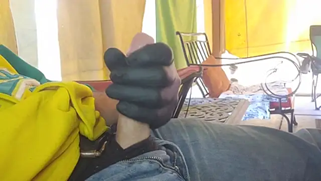 Snapshot of bwcbeat83 chatting on 02/07/26, 06:44 bwcbeat83 online show from 02/07/26, 06:44