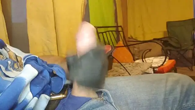 Snapshot of bwcbeat83 chatting on 02/13/26, 01:23 bwcbeat83 online show from 02/13/26, 01:23