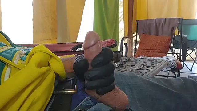 Snapshot of bwcbeat83 chatting on 02/28/26, 10:44 bwcbeat83 online show from 02/28/26, 10:44