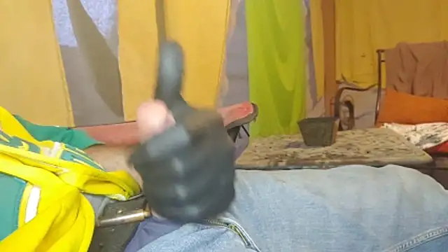 Snapshot of bwcbeat83 chatting on 03/04/26, 01:33 bwcbeat83 online show from 03/04/26, 01:33