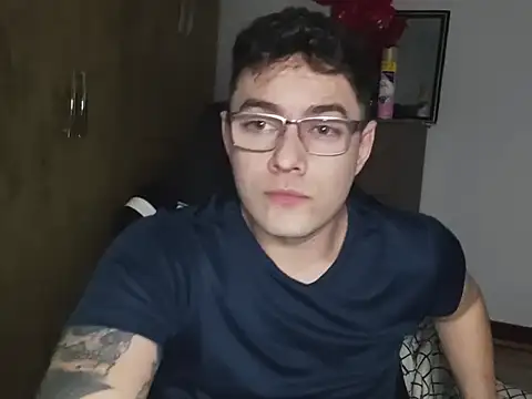 Dyllan   online show from 10/12/25, 02:21