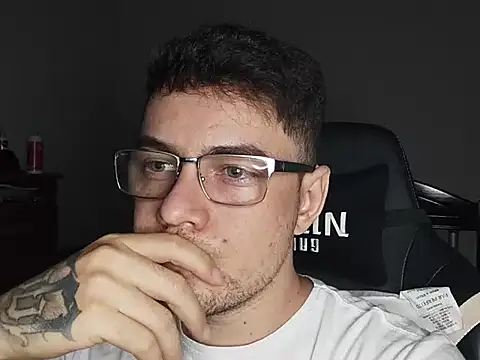 Dyllan   online show from 10/29/25, 01:52