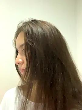 Bella still online show from 12/20/25, 12:07