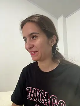 Bella still online show from 07/02/26, 01:17
