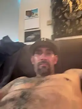 Snapshot of hornycouple818 chatting on 02/07/25, 06:03 hornycouple818 online show from 02/07/25, 06:03