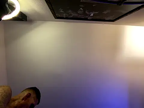 Snapshot of hornycouple818 chatting on 09/18/25, 07:43 hornycouple818 online show from 09/18/25, 07:43