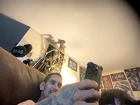 Snapshot of hornycouple818 chatting on 10/07/25, 05:26 hornycouple818 online show from 10/07/25, 05:26