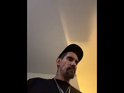 Snapshot of hornycouple818 chatting on 11/01/25, 05:20 hornycouple818 online show from 11/01/25, 05:20