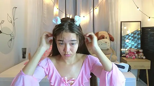 SERAFINA  online show from 12/04/25, 11:30