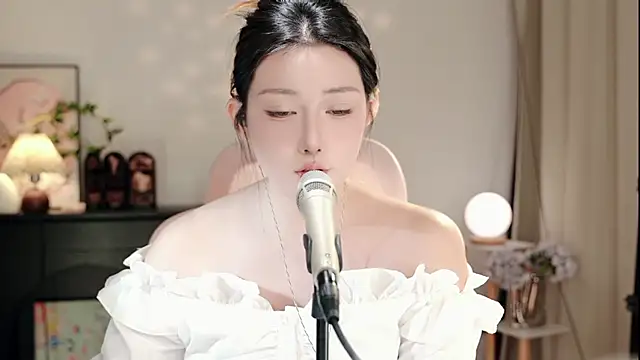 Dou-Dou-er online show from 11/12/25, 01:44