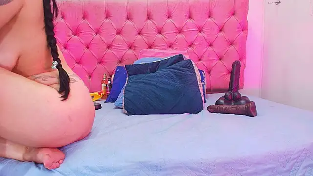 Auroraa miller online show from 09/14/25, 11:53