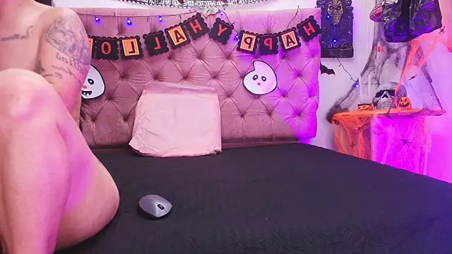 Auroraa miller online show from 10/23/25, 11:53