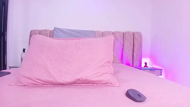 Auroraa miller online show from 11/29/25, 11:57