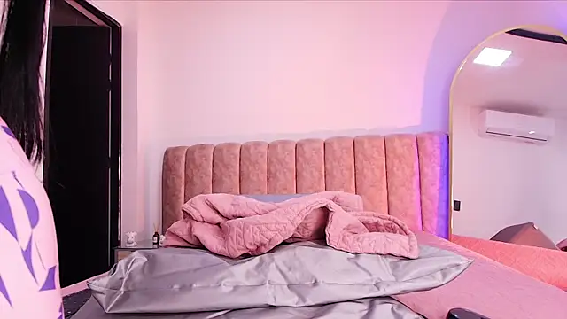 Auroraa miller online show from 01/09/26, 11:57