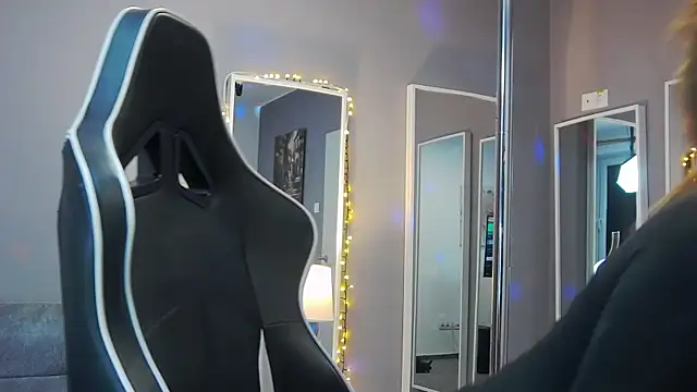 Snapshot of Eva_Lovvia_ chatting on 01/23/25, 06:14 Eva Lovvia  online show from 01/23/25, 06:14