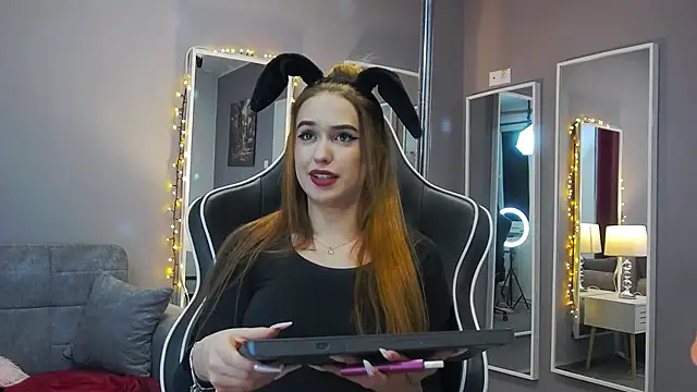 Snapshot of Eva_Lovvia_ chatting on 01/24/25, 12:20 Eva Lovvia  online show from 01/24/25, 12:20