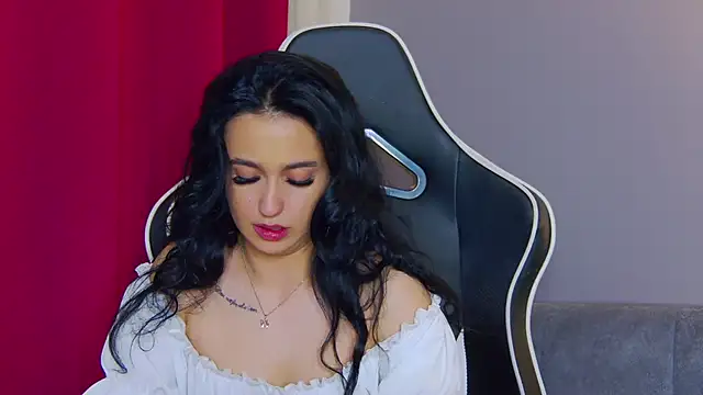 Snapshot of Eva_Lovvia_ chatting on 02/11/25, 10:39 Eva Lovvia  online show from 02/11/25, 10:39