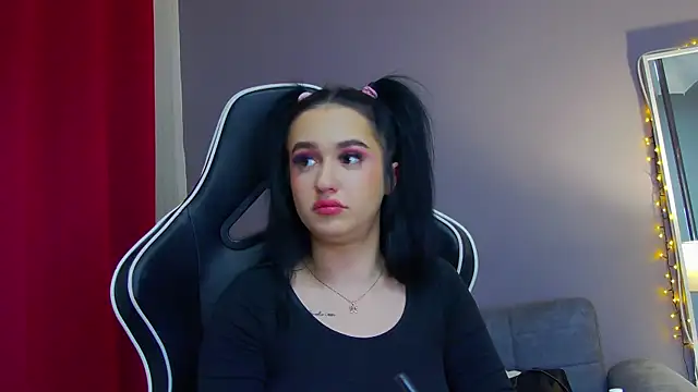 Snapshot of Eva_Lovvia_ chatting on 02/19/25, 11:04 Eva Lovvia  online show from 02/19/25, 11:04