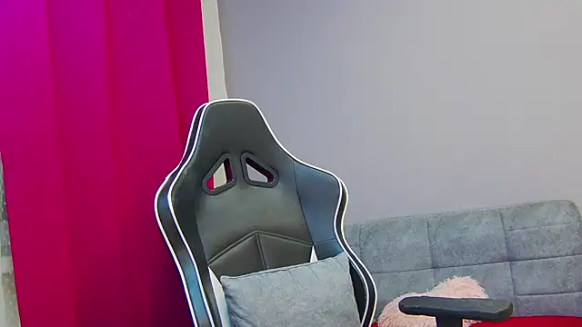 Snapshot of Eva_Lovvia_ chatting on 02/21/25, 04:37 Eva Lovvia  online show from 02/21/25, 04:37