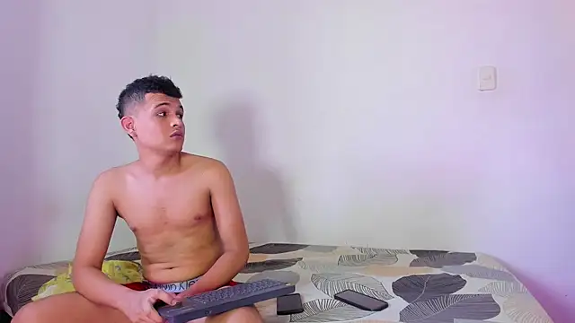 CoupleTwink12 online show from 04/03/26, 08:40