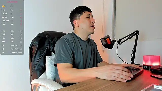 Snapshot of Fraannco chatting on 03/06/25, 01:37 Fraannco online show from 03/06/25, 01:37