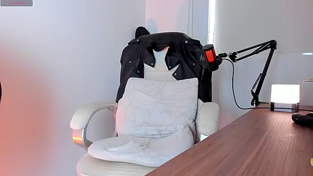 Snapshot of Fraannco chatting on 03/06/25, 01:35 Fraannco online show from 03/06/25, 01:35