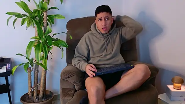 Snapshot of Fraannco chatting on 10/22/25, 01:39 Fraannco online show from 10/22/25, 01:39