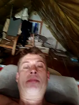 Snapshot of EngagingEvidence25 chatting on 10/16/25, 04:41 EngagingEvidence25 online show from 10/16/25, 04:41