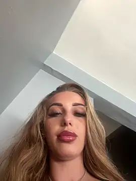 Snapshot of SexySofia_69 chatting on 05/21/26, 02:57 SexySofia 69 online show from 05/21/26, 02:57