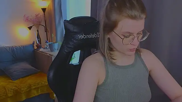  JessieVibes online show from 04/18/26, 01:37