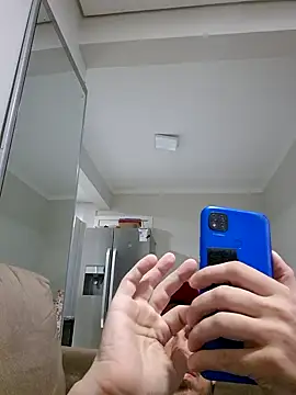 Snapshot of uberdot chatting on 10/18/25, 09:37 uberdot online show from 10/18/25, 09:37