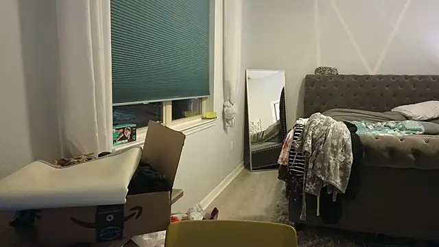 Snapshot of TheConfidentialClub chatting on 01/18/25, 01:19 TheConfidentialClub online show from 01/18/25, 01:19