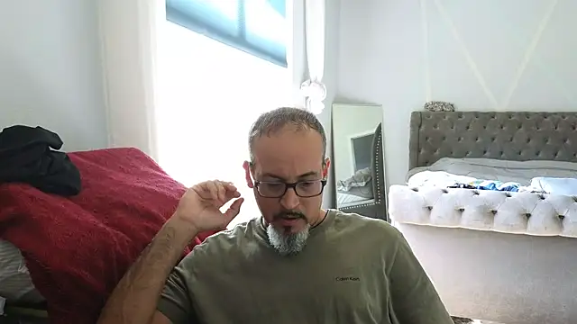 Snapshot of TheConfidentialClub chatting on 02/13/25, 11:04 TheConfidentialClub online show from 02/13/25, 11:04