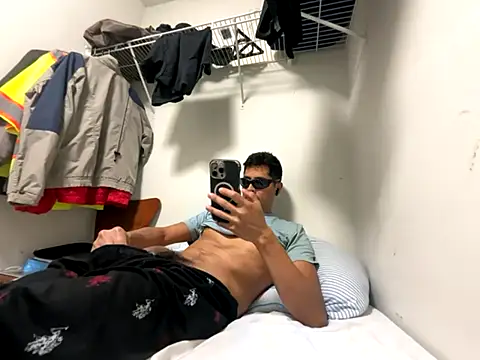 PerroDemonioHot online show from 10/12/25, 02:43